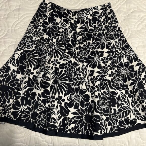 Ann Taylor black floral silk skirt - Picture 2 of 8